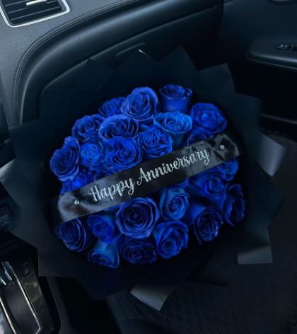 Rosas azules con listón